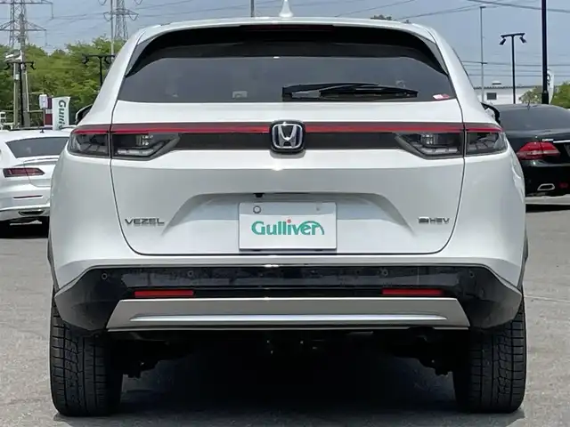 ホンダ ヴェゼル ハイブリッド e:HEV Z 道央・札幌 2023(令5)年 2.8万km プラチナホワイトパール ４WD/純正ディーラーOPナビ/CD/DVD/BT/フルセグ/衝突被害軽減ブレーキ/横滑り防止装置/アダプティブクルーズコントロール/ダウンヒルアシストコントロール/レーンキープアシスト/クリアランスソナー/ブラインドスポットモニター/バックカメラ/ビルトインETC/ドライブレコーダー/DRIVEMODE切替/ワイパーデアイサー/パワーバックドア/前席シートヒーター/ハーフレザーシート/革巻きステアリング/ステアリングリモコン/パドルシフト/ハンドルヒーター/電動パーキング/ブレーキホールド/プッシュスタート/スマートキー/LEDヘッドライト/オートライト/フォグランプ/電動格納ミラー/ヒーテッドドアミラー/ウィンカーミラー/純正フロアマット/ドアバイザー/スペアキー/純正エンジンスターター