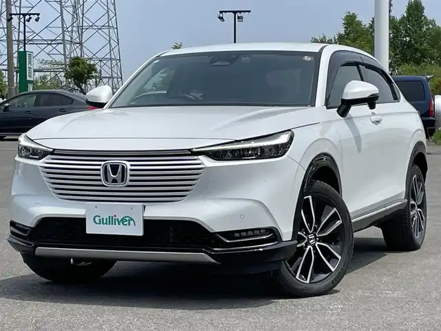 ホンダ ヴェゼル ハイブリッド e:HEV Z 道央・札幌 2023(令5)年 2.8万km プラチナホワイトパール ４WD/純正ディーラーOPナビ/CD/DVD/BT/フルセグ/衝突被害軽減ブレーキ/横滑り防止装置/アダプティブクルーズコントロール/ダウンヒルアシストコントロール/レーンキープアシスト/クリアランスソナー/ブラインドスポットモニター/バックカメラ/ビルトインETC/ドライブレコーダー/DRIVEMODE切替/ワイパーデアイサー/パワーバックドア/前席シートヒーター/ハーフレザーシート/革巻きステアリング/ステアリングリモコン/パドルシフト/ハンドルヒーター/電動パーキング/ブレーキホールド/プッシュスタート/スマートキー/LEDヘッドライト/オートライト/フォグランプ/電動格納ミラー/ヒーテッドドアミラー/ウィンカーミラー/純正フロアマット/ドアバイザー/スペアキー/純正エンジンスターター
