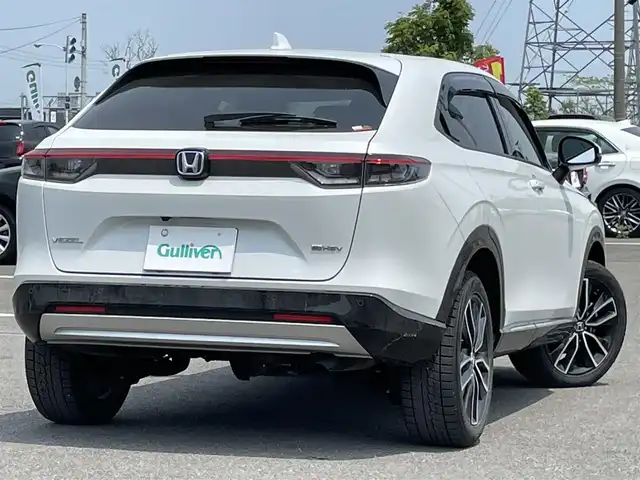 ホンダ ヴェゼル ハイブリッド e:HEV Z 道央・札幌 2023(令5)年 2.8万km プラチナホワイトパール ４WD/純正ディーラーOPナビ/CD/DVD/BT/フルセグ/衝突被害軽減ブレーキ/横滑り防止装置/アダプティブクルーズコントロール/ダウンヒルアシストコントロール/レーンキープアシスト/クリアランスソナー/ブラインドスポットモニター/バックカメラ/ビルトインETC/ドライブレコーダー/DRIVEMODE切替/ワイパーデアイサー/パワーバックドア/前席シートヒーター/ハーフレザーシート/革巻きステアリング/ステアリングリモコン/パドルシフト/ハンドルヒーター/電動パーキング/ブレーキホールド/プッシュスタート/スマートキー/LEDヘッドライト/オートライト/フォグランプ/電動格納ミラー/ヒーテッドドアミラー/ウィンカーミラー/純正フロアマット/ドアバイザー/スペアキー/純正エンジンスターター