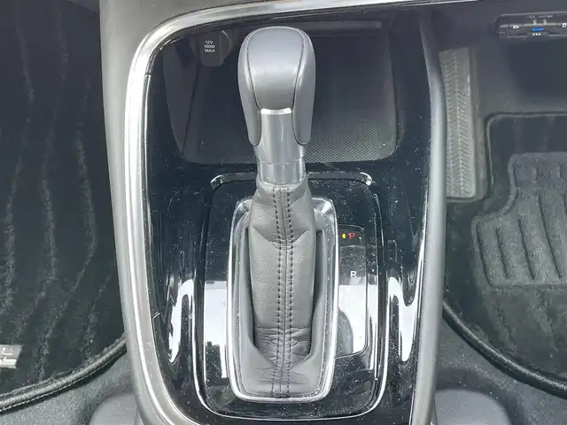 ホンダ ヴェゼル ハイブリッド e:HEV Z 道央・札幌 2023(令5)年 2.8万km プラチナホワイトパール ４WD/純正ディーラーOPナビ/CD/DVD/BT/フルセグ/衝突被害軽減ブレーキ/横滑り防止装置/アダプティブクルーズコントロール/ダウンヒルアシストコントロール/レーンキープアシスト/クリアランスソナー/ブラインドスポットモニター/バックカメラ/ビルトインETC/ドライブレコーダー/DRIVEMODE切替/ワイパーデアイサー/パワーバックドア/前席シートヒーター/ハーフレザーシート/革巻きステアリング/ステアリングリモコン/パドルシフト/ハンドルヒーター/電動パーキング/ブレーキホールド/プッシュスタート/スマートキー/LEDヘッドライト/オートライト/フォグランプ/電動格納ミラー/ヒーテッドドアミラー/ウィンカーミラー/純正フロアマット/ドアバイザー/スペアキー/純正エンジンスターター