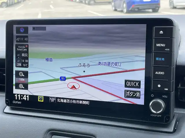ホンダ ヴェゼル ハイブリッド e:HEV Z 道央・札幌 2023(令5)年 2.8万km プラチナホワイトパール ４WD/純正ディーラーOPナビ/CD/DVD/BT/フルセグ/衝突被害軽減ブレーキ/横滑り防止装置/アダプティブクルーズコントロール/ダウンヒルアシストコントロール/レーンキープアシスト/クリアランスソナー/ブラインドスポットモニター/バックカメラ/ビルトインETC/ドライブレコーダー/DRIVEMODE切替/ワイパーデアイサー/パワーバックドア/前席シートヒーター/ハーフレザーシート/革巻きステアリング/ステアリングリモコン/パドルシフト/ハンドルヒーター/電動パーキング/ブレーキホールド/プッシュスタート/スマートキー/LEDヘッドライト/オートライト/フォグランプ/電動格納ミラー/ヒーテッドドアミラー/ウィンカーミラー/純正フロアマット/ドアバイザー/スペアキー/純正エンジンスターター