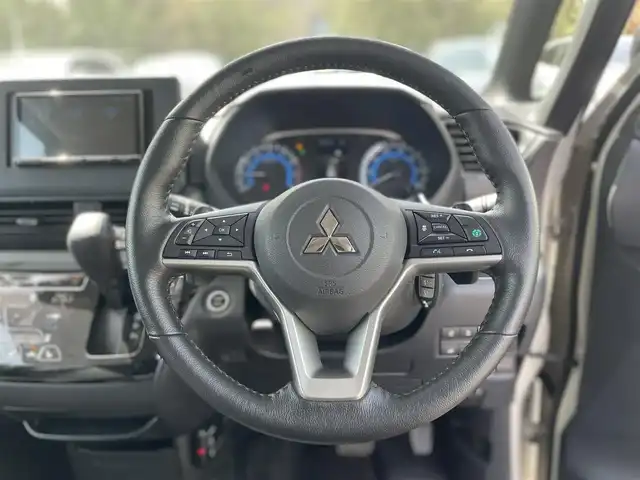 三菱 デリカミニ T プレミアム 道東・釧路十勝 2024(令6)年 0.4万km ベージュ 4WD/MI-PILOT/社外ナビ/地デジ/アラウンドビューモニター/デジタルインナーミラー/衝突軽減ブレーキ/ステアリングヒーター/シートヒーター /両側パワースライドドア/コーナーセンサー/ETC/LEDヘッドライト/フォグランプ/電子パーキング/オートホールド/レーダークルーズコントロール/パドルシフト/オートライト/ハーフレザーシート