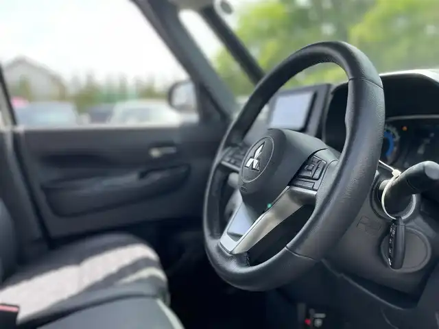 三菱 デリカミニ T プレミアム 道東・釧路十勝 2024(令6)年 0.4万km ベージュ 4WD/MI-PILOT/社外ナビ/地デジ/アラウンドビューモニター/デジタルインナーミラー/衝突軽減ブレーキ/ステアリングヒーター/シートヒーター /両側パワースライドドア/コーナーセンサー/ETC/LEDヘッドライト/フォグランプ/電子パーキング/オートホールド/レーダークルーズコントロール/パドルシフト/オートライト/ハーフレザーシート