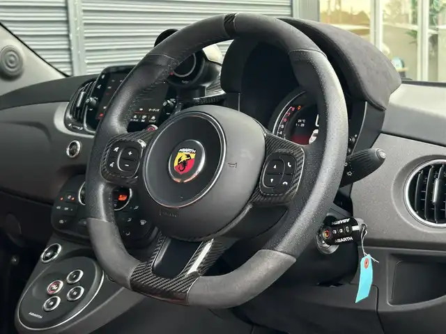 アバルト ５９５ コンペティツィオーネ スティーレ 茨城県 2020(令2)年 1.6万km ガンＭ 限定２５５台　/後期型　/茶革シート　/純正ディスプレイ　/ＣａｒＰｌａｙ　/ＢＴ　/ＵＳＢ　/バックカメラ　/バックソナー　/ＨＩＤヘッドライト　/デイライトＬＥＤ　/純正１７インチアルミホイール　/禁煙車