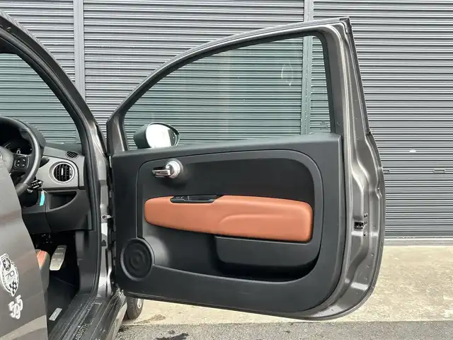 アバルト ５９５ コンペティツィオーネ スティーレ 茨城県 2020(令2)年 1.6万km ガンＭ 限定２５５台　/後期型　/茶革シート　/純正ディスプレイ　/ＣａｒＰｌａｙ　/ＢＴ　/ＵＳＢ　/バックカメラ　/バックソナー　/ＨＩＤヘッドライト　/デイライトＬＥＤ　/純正１７インチアルミホイール　/禁煙車