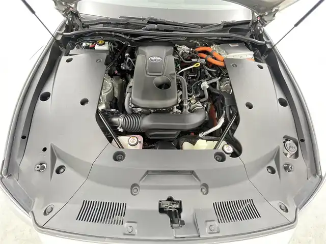 トヨタ クラウン ハイブリッド RS 千葉県 2018(平30)年 6.9万km プレシャスシルバー 禁煙車　/セーフティセンス　/純正メーカーナビ/・DVD CD再生機能/・Bluetooth接続/・フルセグTV/レーダークルーズコントロール　/レーンキープアシスト　/コーナーセンサー　/パーキングサポートブレーキ　/バックカメラ　/ロードサインアシスト/パワーシート/シートヒーター/ハンドルヒーター/LEDヘッドライト/ETC/シーケンシャルウィンカー/ステアリングリモコン