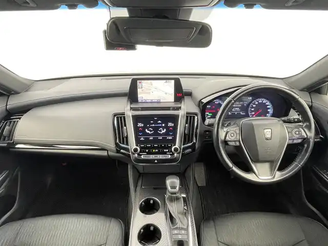 トヨタ クラウン ハイブリッド RS 千葉県 2018(平30)年 6.9万km プレシャスシルバー 禁煙車　/セーフティセンス　/純正メーカーナビ/・DVD CD再生機能/・Bluetooth接続/・フルセグTV/レーダークルーズコントロール　/レーンキープアシスト　/コーナーセンサー　/パーキングサポートブレーキ　/バックカメラ　/ロードサインアシスト/パワーシート/シートヒーター/ハンドルヒーター/LEDヘッドライト/ETC/シーケンシャルウィンカー/ステアリングリモコン