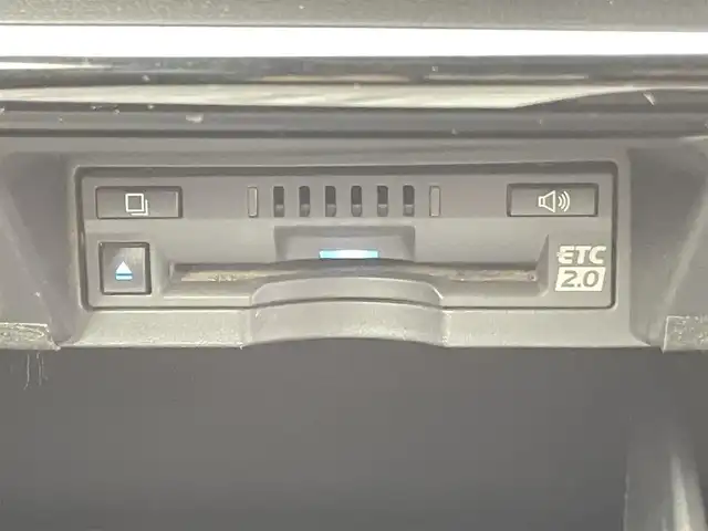 トヨタ クラウン ハイブリッド RS 千葉県 2018(平30)年 6.9万km プレシャスシルバー 禁煙車　/セーフティセンス　/純正メーカーナビ/・DVD CD再生機能/・Bluetooth接続/・フルセグTV/レーダークルーズコントロール　/レーンキープアシスト　/コーナーセンサー　/パーキングサポートブレーキ　/バックカメラ　/ロードサインアシスト/パワーシート/シートヒーター/ハンドルヒーター/LEDヘッドライト/ETC/シーケンシャルウィンカー/ステアリングリモコン