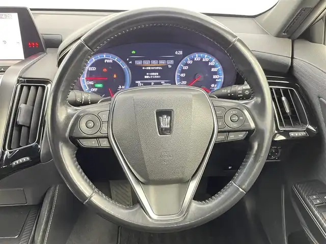 トヨタ クラウン ハイブリッド RS 千葉県 2018(平30)年 6.9万km プレシャスシルバー 禁煙車　/セーフティセンス　/純正メーカーナビ/・DVD CD再生機能/・Bluetooth接続/・フルセグTV/レーダークルーズコントロール　/レーンキープアシスト　/コーナーセンサー　/パーキングサポートブレーキ　/バックカメラ　/ロードサインアシスト/パワーシート/シートヒーター/ハンドルヒーター/LEDヘッドライト/ETC/シーケンシャルウィンカー/ステアリングリモコン