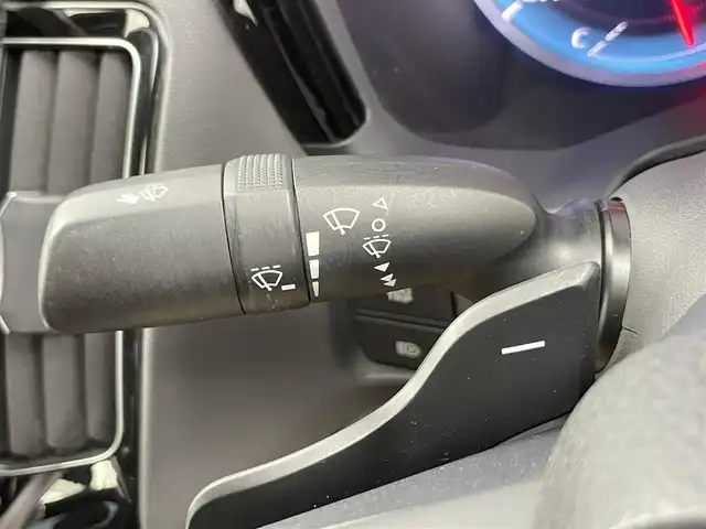 トヨタ クラウン ハイブリッド RS 千葉県 2018(平30)年 6.9万km プレシャスシルバー 禁煙車　/セーフティセンス　/純正メーカーナビ/・DVD CD再生機能/・Bluetooth接続/・フルセグTV/レーダークルーズコントロール　/レーンキープアシスト　/コーナーセンサー　/パーキングサポートブレーキ　/バックカメラ　/ロードサインアシスト/パワーシート/シートヒーター/ハンドルヒーター/LEDヘッドライト/ETC/シーケンシャルウィンカー/ステアリングリモコン