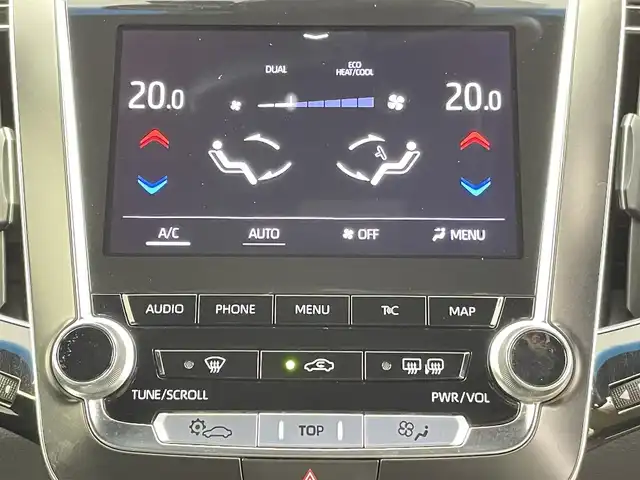 トヨタ クラウン ハイブリッド RS 千葉県 2018(平30)年 6.9万km プレシャスシルバー 禁煙車　/セーフティセンス　/純正メーカーナビ/・DVD CD再生機能/・Bluetooth接続/・フルセグTV/レーダークルーズコントロール　/レーンキープアシスト　/コーナーセンサー　/パーキングサポートブレーキ　/バックカメラ　/ロードサインアシスト/パワーシート/シートヒーター/ハンドルヒーター/LEDヘッドライト/ETC/シーケンシャルウィンカー/ステアリングリモコン
