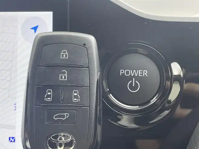 トヨタ ノア ハイブリッド S－Z 茨城県 2025(令7)年 0.1万km未満 ホワイトパールクリスタルシャイン 純正10.5型DA/フルセグ/CD/DVDデッキ/バックカメラ/快適利便パッケージ/衝突被害軽減ブレーキ/車線逸脱抑制装置/レーダークルーズコントロール/オートマチックハイビーム/クリアランスソナー/両側電動スライドドア/ETC2.0/ドラレコ/シートヒーター/ステアリングヒーター/純正17インチAW/3眼LEDヘッドライト/スマートキー