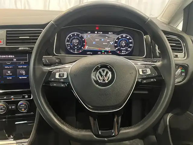 フォルクスワーゲン ゴルフ TSI ハイライン テックED 東京都 2018(平30)年 2.9万km ピュアホワイト ワンオーナー/純正9.2インチナビ（DVD・CD再生可)/フルセグテレビ/Bluetooth/アダプティブクルーズコントロール/バックカメラ/純正フロアマット/純正HIDヘッドライト/純正フォグ(前後)/純正17インチアルミ/スマートキー/エンジンプッシュスタート/ウィンカーミラー/オートライト/パドルシフト/ドアバイザー/ISOFIX/ビルトインETC2.0/保証書有り/スペアキー1本