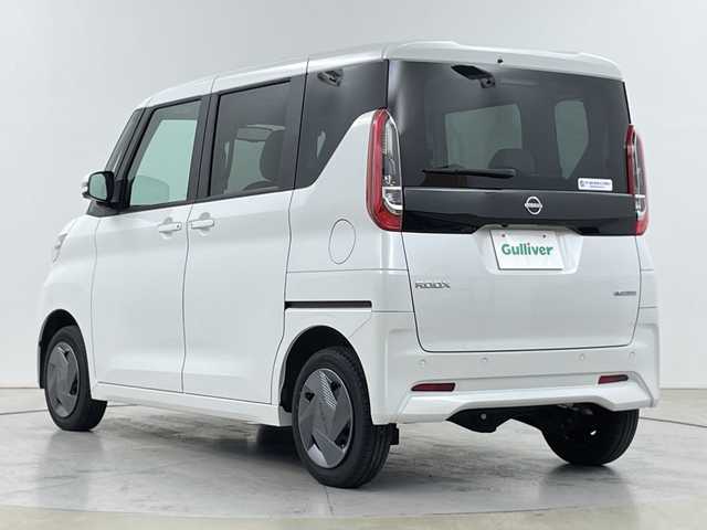 日産 ルークス X 道央・札幌 2024(令6)年 0.7万km ホワイトパール ・４WD/・インテリジェント エマージェンシーブレーキ/・踏み間違い衝突防止アシスト:/・インテリジェントアラウンドビューモニター/・社外ナビ（AVN-LBS01）/・Bluetooth/USB/・アラウンドビューモニター/・片側パワースライドドア/・前席シートヒーター/ステアリングヒーター/・LEDヘッドライト/オートハイビーム/・オートライト/・スマートキー/・横滑り防止装置/・盗難防止装置/・社外ETC/・アイドリングストップ