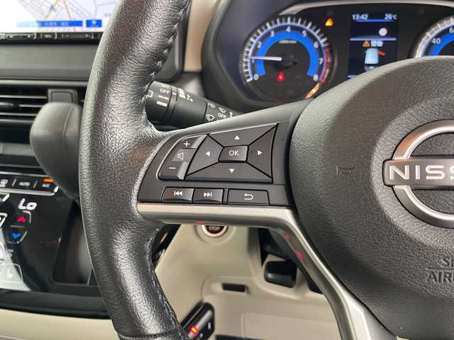 日産 ルークス X 道央・札幌 2024(令6)年 0.7万km ホワイトパール ・４WD/・インテリジェント エマージェンシーブレーキ/・踏み間違い衝突防止アシスト:/・インテリジェントアラウンドビューモニター/・社外ナビ（AVN-LBS01）/・Bluetooth/USB/・アラウンドビューモニター/・片側パワースライドドア/・前席シートヒーター/ステアリングヒーター/・LEDヘッドライト/オートハイビーム/・オートライト/・スマートキー/・横滑り防止装置/・盗難防止装置/・社外ETC/・アイドリングストップ