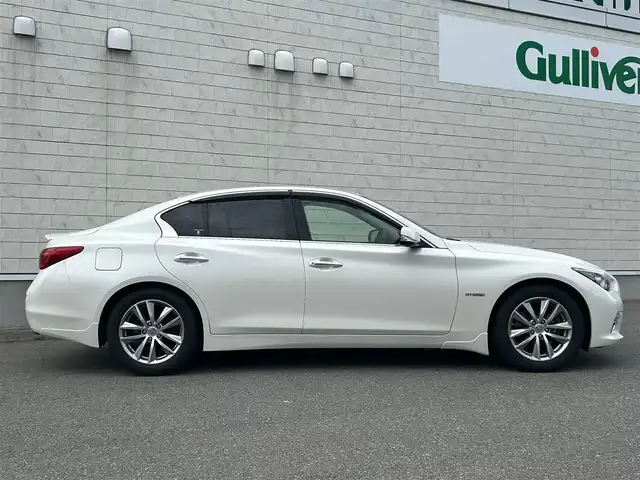 日産 スカイライン ハイブリッド 350GT FOUR 山形県 2016(平28)年 4.2万km ブリリアントホワイトパール 4WD/禁煙車/純正ナビフルセグＴＶ/エマージェンシーブレーキ/ビルトインＥＴＣ/エンジンスターター/レーダークルーズコントロール/ハーフレザーシート/スマートキー2個/プッシュスタート/全周囲カメラ/ドライブレコーダー/LEDヘッドライト/純正アルミホイール/オートライト/オートマチックハイビーム/Bluetooth接続/USB入力端子×2