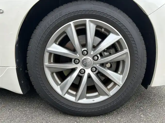 日産 スカイライン ハイブリッド 350GT FOUR 山形県 2016(平28)年 4.2万km ブリリアントホワイトパール 4WD/禁煙車/純正ナビフルセグＴＶ/エマージェンシーブレーキ/ビルトインＥＴＣ/エンジンスターター/レーダークルーズコントロール/ハーフレザーシート/スマートキー2個/プッシュスタート/全周囲カメラ/ドライブレコーダー/LEDヘッドライト/純正アルミホイール/オートライト/オートマチックハイビーム/Bluetooth接続/USB入力端子×2