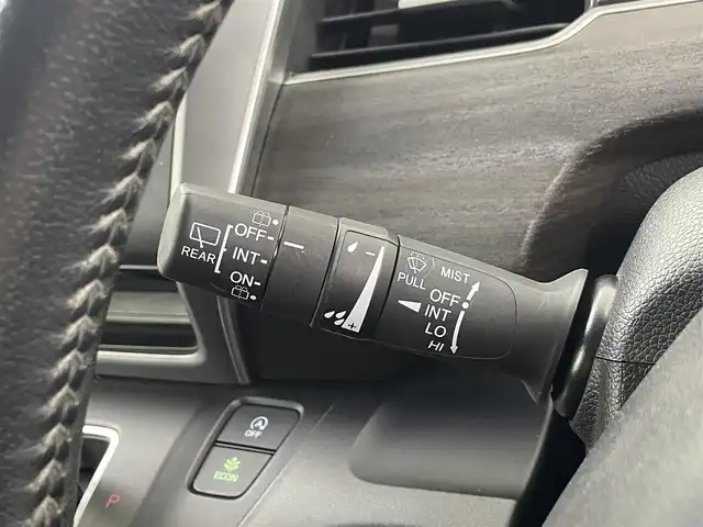 ホンダ フリード G 埼玉県 2016(平28)年 4.3万km クリスタルブラックパール モデューロエアロ/純正ディスプレイオーディオ/(CD/USB/HDMI/Bluetooth/ipod/AM/FM)/Sパッケージ/● 本革巻ステアリングホイール/●コンビシート&専用インテリア/●シートバックアッパーポケット/●LEDヘッドライト＋LEDアクティブコーナリングライト/地デジワンセグ/バックカメラ/ETC/片側パワースライドドア/アイドリングストップ/プッシュスタート/ステアリングリモコン/ウィンカーミラー/純正フロアマット/純正ドアバイザー/純正15インチアルミホイール