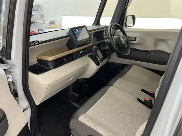 ホンダ Ｎ ＢＯＸ 滋賀県 2024(令6)年 0.4万km プレミアムサンライトホワイトパール 純正８インチナビ/（AM/FM/CD/DVD/フルセグTV/Bluetooth/USB）/バックカメラ/片側パワースライドドア/前席シートヒーター/前方ドライブレコーダー/追従型クルーズコントロール/LEDヘッドライト/電動パーキングブレーキ/ブレーキホールド/ステアリングスイッチ/ETC
