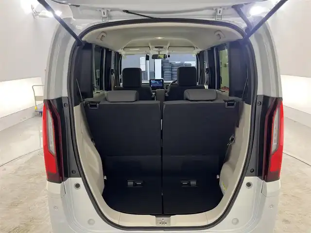 ホンダ Ｎ ＢＯＸ 滋賀県 2024(令6)年 0.4万km プレミアムサンライトホワイトパール 純正８インチナビ/（AM/FM/CD/DVD/フルセグTV/Bluetooth/USB）/バックカメラ/片側パワースライドドア/前席シートヒーター/前方ドライブレコーダー/追従型クルーズコントロール/LEDヘッドライト/電動パーキングブレーキ/ブレーキホールド/ステアリングスイッチ/ETC