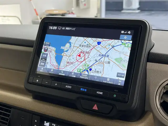 ホンダ Ｎ ＢＯＸ 滋賀県 2024(令6)年 0.4万km プレミアムサンライトホワイトパール 純正８インチナビ/（AM/FM/CD/DVD/フルセグTV/Bluetooth/USB）/バックカメラ/片側パワースライドドア/前席シートヒーター/前方ドライブレコーダー/追従型クルーズコントロール/LEDヘッドライト/電動パーキングブレーキ/ブレーキホールド/ステアリングスイッチ/ETC