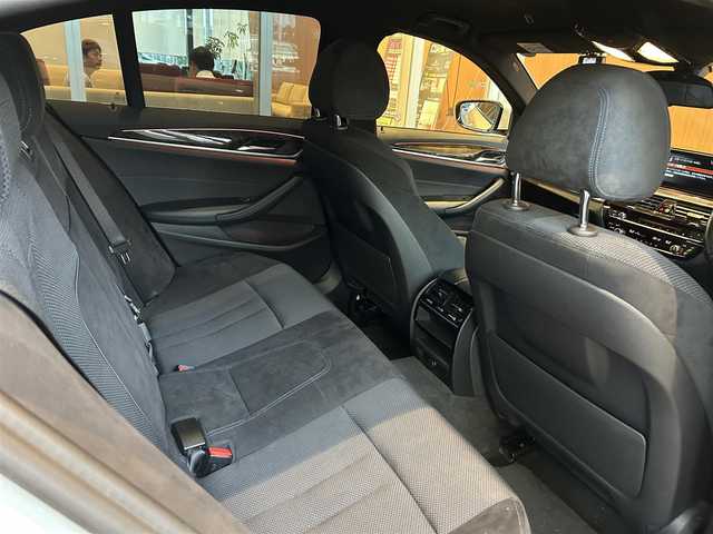 ＢＭＷ ５２３ｄ Mスポーツ 宮城県 2019(平31)年 5.7万km アルピンホワイトⅢ イノベーションパッケージ/アクティブクルーズコントロール/レーンキープアシスト/レーンチェンジウォーニング/ヘッドアップディスプレイ/iDriveナビゲーションシステム/フルセグTV/全方位カメラ/LEDヘッドライト/オートマチックハイビーム/メモリ機能付きパワーシート/コンフォートアクセス/パワートランク/純正19インチAW/ドライブレコーダー/ETC2.0車載器/ワイヤレスチャージング