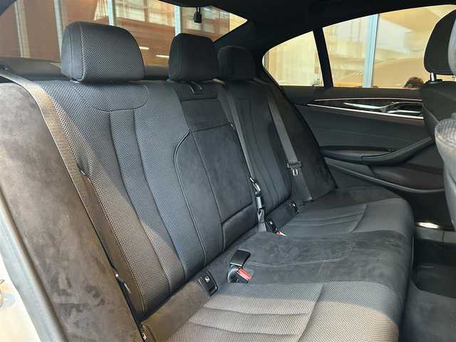 ＢＭＷ ５２３ｄ Mスポーツ 宮城県 2019(平31)年 5.7万km アルピンホワイトⅢ イノベーションパッケージ/アクティブクルーズコントロール/レーンキープアシスト/レーンチェンジウォーニング/ヘッドアップディスプレイ/iDriveナビゲーションシステム/フルセグTV/全方位カメラ/LEDヘッドライト/オートマチックハイビーム/メモリ機能付きパワーシート/コンフォートアクセス/パワートランク/純正19インチAW/ドライブレコーダー/ETC2.0車載器/ワイヤレスチャージング