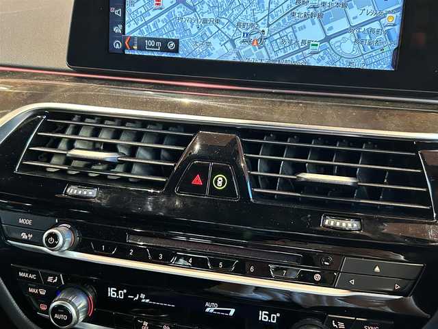 ＢＭＷ ５２３ｄ Mスポーツ 宮城県 2019(平31)年 5.7万km アルピンホワイトⅢ イノベーションパッケージ/アクティブクルーズコントロール/レーンキープアシスト/レーンチェンジウォーニング/ヘッドアップディスプレイ/iDriveナビゲーションシステム/フルセグTV/全方位カメラ/LEDヘッドライト/オートマチックハイビーム/メモリ機能付きパワーシート/コンフォートアクセス/パワートランク/純正19インチAW/ドライブレコーダー/ETC2.0車載器/ワイヤレスチャージング