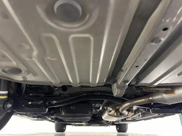 トヨタ ヴォクシー ハイブリッド S－Z 熊本県 2023(令5)年 2.9万km グリッターブラックガラスフレーク 純正10.5インチナビ/CD/DVD/フルセグTV/Bluetooth/純正14インチフリップダウンモニター/両側パワースライドドア/トヨタセーフティセンス/プリクラッシュセーフティ/レーンディパーチャーアラート/クリアランスソナー/パーキングサポートブレーキ/ロードサインアシスト/プロアクティブドライビングアシスト/快適利便パッケージ/ユニバーサルステップ/ハーフレザーシート/シートヒーター/オットマン/１００V充電/追従付きクルーズコントロール/オートハイビーム/前後ドライブレコーダー/ビルトインETC2.0/フロアマット/純正ドアバイザー/純正17インチアルミホイール