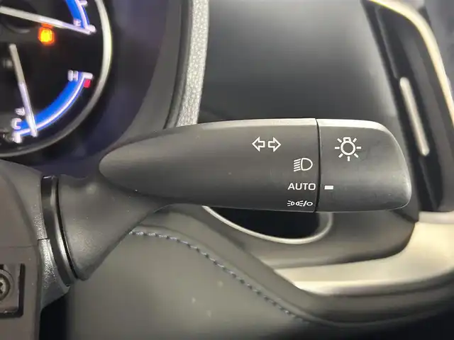 トヨタ ヴォクシー ハイブリッド S－Z 熊本県 2023(令5)年 2.9万km グリッターブラックガラスフレーク 純正10.5インチナビ/CD/DVD/フルセグTV/Bluetooth/純正14インチフリップダウンモニター/両側パワースライドドア/トヨタセーフティセンス/プリクラッシュセーフティ/レーンディパーチャーアラート/クリアランスソナー/パーキングサポートブレーキ/ロードサインアシスト/プロアクティブドライビングアシスト/快適利便パッケージ/ユニバーサルステップ/ハーフレザーシート/シートヒーター/オットマン/１００V充電/追従付きクルーズコントロール/オートハイビーム/前後ドライブレコーダー/ビルトインETC2.0/フロアマット/純正ドアバイザー/純正17インチアルミホイール