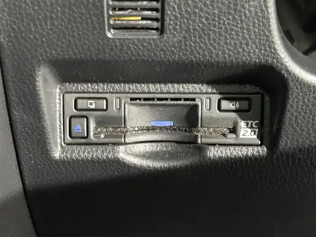 トヨタ ヴォクシー ハイブリッド S－Z 熊本県 2023(令5)年 2.9万km グリッターブラックガラスフレーク 純正10.5インチナビ/CD/DVD/フルセグTV/Bluetooth/純正14インチフリップダウンモニター/両側パワースライドドア/トヨタセーフティセンス/プリクラッシュセーフティ/レーンディパーチャーアラート/クリアランスソナー/パーキングサポートブレーキ/ロードサインアシスト/プロアクティブドライビングアシスト/快適利便パッケージ/ユニバーサルステップ/ハーフレザーシート/シートヒーター/オットマン/１００V充電/追従付きクルーズコントロール/オートハイビーム/前後ドライブレコーダー/ビルトインETC2.0/フロアマット/純正ドアバイザー/純正17インチアルミホイール