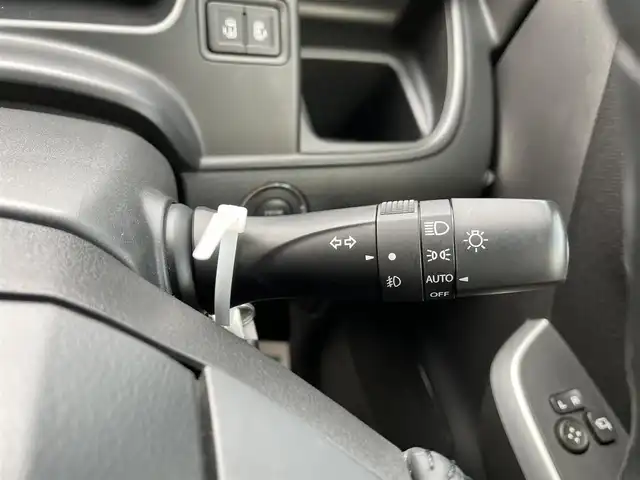 スズキ ソリオ バンディット HV MV Dカメラ ブレーキS 千葉県 2017(平29)年 6.7万km ピュアホワイトP 純正メーカーオプションナビ/・CD/DVD/Bluetooth/フルセグ/全周囲カメラ/両側パワースライドドア/デュアルカメラブレーキサポート/誤発進抑制機能/車線逸脱警報/先行車発進告知/クルーズコントロール/スマートキー/車線逸脱警報/純正LEDヘッドライト/フォグランプ/純正15インチアルミホイール/本革巻きステアリング/ドアバイザー/サイドエアバッグ