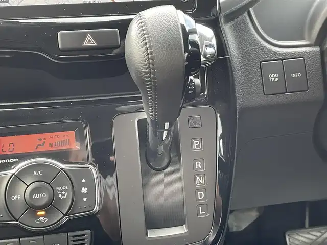 スズキ ソリオ バンディット HV MV Dカメラ ブレーキS 千葉県 2017(平29)年 6.7万km ピュアホワイトP 純正メーカーオプションナビ/・CD/DVD/Bluetooth/フルセグ/全周囲カメラ/両側パワースライドドア/デュアルカメラブレーキサポート/誤発進抑制機能/車線逸脱警報/先行車発進告知/クルーズコントロール/スマートキー/車線逸脱警報/純正LEDヘッドライト/フォグランプ/純正15インチアルミホイール/本革巻きステアリング/ドアバイザー/サイドエアバッグ
