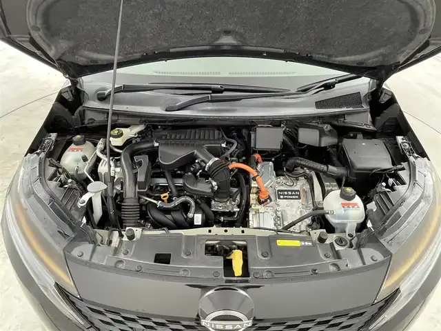 日産 オーラ G レザーエディション 大分県 2022(令4)年 5.2万km 黒 純正ディスプレイオーディオ/(Bluetooth/カープレイ/HDMI）/インテリジェントエマージェンシーブレーキ/踏み間違い衝突防止アシスト/標識検知機能/車線逸脱警報/ふらつき警報/車線逸脱防止支援システム/車両接近通報装置/ＢＯＳＥサウンド/全周囲カメラ/デジタルインナーミラー/ＢＳＭ/プロパイロット/ＴＶキャンセラー/ワイヤレス充電器/ビルトインＥＴＣ２．０/社外ドライブレコーダー前後/ＵＳＢ接続端子/プッシュスタート