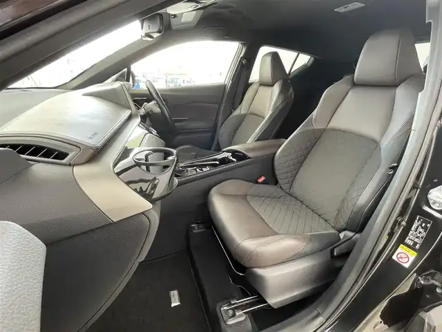 トヨタ Ｃ－ＨＲ G 大分県 2017(平29)年 9.8万km ブラックマイカ 社外ナビ/バックカメラ/BT.TV/ETC/レーダークルーズコントロール/スマートキー/純正フロアマット/ハーフレザーシート/前席シートヒーター/純正18インチアルミホイール/レーンキープアシスト/横滑り防止システム/衝突軽減ブレーキ/LEDヘッドライト