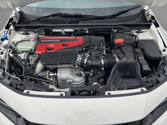 ホンダ シビック タイプR 福島県 2023(令5)年 2.6万km チャンピオンシップホワイト 純正9インチHonda CONNECTディスプレイ（フルセグ/AM/FM/USB/Bluetooth/AppleCarPlay/AndroidAuto）　バックC　ビルトインETC2.0　電子P　前席TYPE Rシート　ステンレス製スポーツペダル　アルミ製シフトノブ　純正ドアバイザ―　新車保証書　記録簿　取扱説明書　スペアキー１本　Honda SENSING