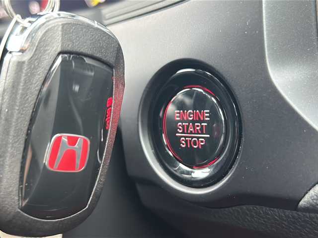 ホンダ シビック タイプR 福島県 2023(令5)年 2.6万km チャンピオンシップホワイト 純正9インチHonda CONNECTディスプレイ（フルセグ/AM/FM/USB/Bluetooth/AppleCarPlay/AndroidAuto）　バックC　ビルトインETC2.0　電子P　前席TYPE Rシート　ステンレス製スポーツペダル　アルミ製シフトノブ　純正ドアバイザ―　新車保証書　記録簿　取扱説明書　スペアキー１本　Honda SENSING
