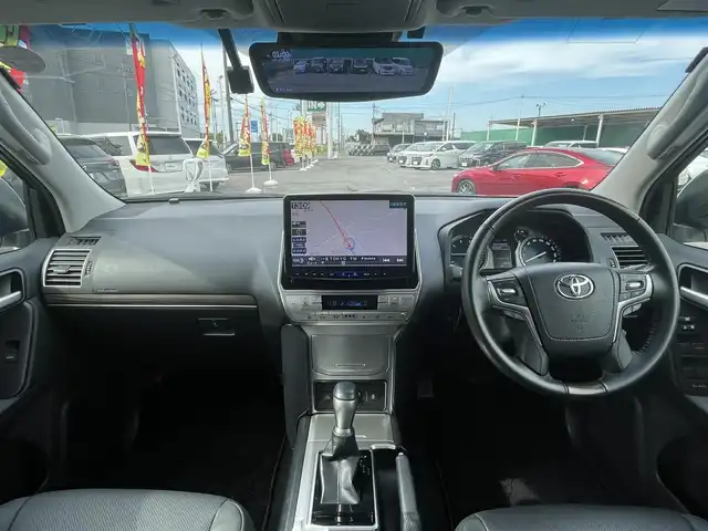 トヨタ ランドクルーザー プラド TX Lパッケージ 千葉県 2023(令5)年 2.7万km ホワイトパールクリスタルシャイン モデリスタエアロ(F/R)/サンルーフ/黒レザーシート/ALPINEビッグX11インチSDナビ【XF11NX】/・CD/DVD/MSV/Bluetooth/フルセグTV/ALPINEデジタルインナーミラー/前席パワーシート/前席シートヒーター/前席シートベンチレーション/トヨタセーフティーセンス/・プリクラッシュセーフティー/・レーンキープアシスト/・ロードサインアシスト/・オートマチックハイビーム/・アダプティブクルーズコントロール/電動格納サードシート/バックカメラ/スマートキー/前後コーナーセンサー/ルーフレール/ウッドコンビステアリング/サイドステップ/純正LEDヘッドライト/フォグランプ/ETC/社外ドライブレコーダー/サイド＆カーテンエアバッグ