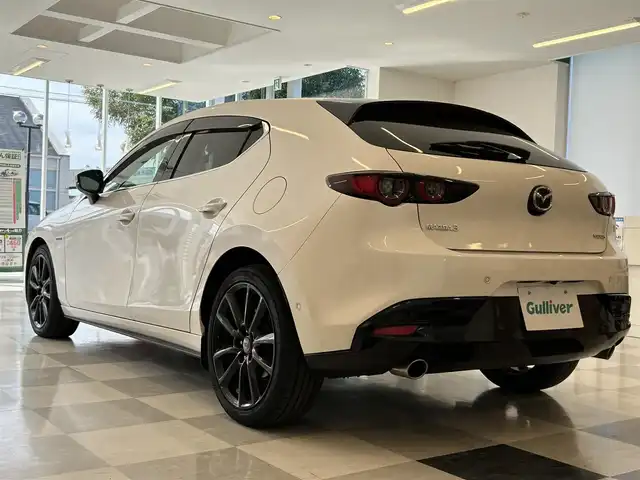 マツダ マツダ３ファストバック 15S 100周年特別記念車 岐阜県 2020(令2)年 6.8万km スノーフレイクホワイトパールマイカ BOSEプレミアムサウンド/マツダ純正ナビゲーション/マツダ・レーダー・クルーズ・コントロール(MRCC)/フルセグテレビ/アラウンドビューカメラ/Bluetooth/AppleCarPlay/CD・DVD再生/前後ドライブレコーダー/ETC/革シート/シートヒーター/パワーシート/純正フロアマット/オートライト/オートマチックハイビーム/LEDヘッドライト/純正アルミホイール
