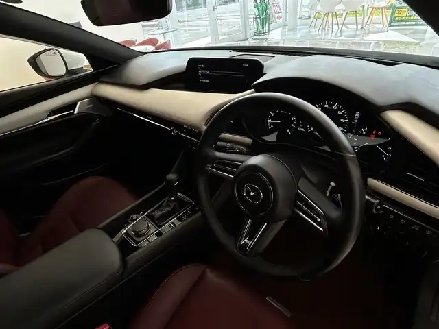 マツダ マツダ３ファストバック 15S 100周年特別記念車 岐阜県 2020(令2)年 6.8万km スノーフレイクホワイトパールマイカ BOSEプレミアムサウンド/マツダ純正ナビゲーション/マツダ・レーダー・クルーズ・コントロール(MRCC)/フルセグテレビ/アラウンドビューカメラ/Bluetooth/AppleCarPlay/CD・DVD再生/前後ドライブレコーダー/ETC/革シート/シートヒーター/パワーシート/純正フロアマット/オートライト/オートマチックハイビーム/LEDヘッドライト/純正アルミホイール