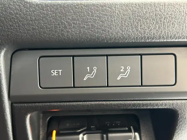 マツダ マツダ３ファストバック 15S 100周年特別記念車 岐阜県 2020(令2)年 6.8万km スノーフレイクホワイトパールマイカ BOSEプレミアムサウンド/マツダ純正ナビゲーション/マツダ・レーダー・クルーズ・コントロール(MRCC)/フルセグテレビ/アラウンドビューカメラ/Bluetooth/AppleCarPlay/CD・DVD再生/前後ドライブレコーダー/ETC/革シート/シートヒーター/パワーシート/純正フロアマット/オートライト/オートマチックハイビーム/LEDヘッドライト/純正アルミホイール