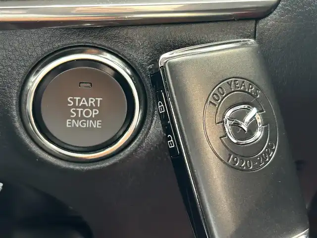 マツダ マツダ３ファストバック 15S 100周年特別記念車 岐阜県 2020(令2)年 6.8万km スノーフレイクホワイトパールマイカ BOSEプレミアムサウンド/マツダ純正ナビゲーション/マツダ・レーダー・クルーズ・コントロール(MRCC)/フルセグテレビ/アラウンドビューカメラ/Bluetooth/AppleCarPlay/CD・DVD再生/前後ドライブレコーダー/ETC/革シート/シートヒーター/パワーシート/純正フロアマット/オートライト/オートマチックハイビーム/LEDヘッドライト/純正アルミホイール