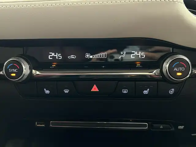 マツダ マツダ３ファストバック 15S 100周年特別記念車 岐阜県 2020(令2)年 6.8万km スノーフレイクホワイトパールマイカ BOSEプレミアムサウンド/マツダ純正ナビゲーション/マツダ・レーダー・クルーズ・コントロール(MRCC)/フルセグテレビ/アラウンドビューカメラ/Bluetooth/AppleCarPlay/CD・DVD再生/前後ドライブレコーダー/ETC/革シート/シートヒーター/パワーシート/純正フロアマット/オートライト/オートマチックハイビーム/LEDヘッドライト/純正アルミホイール