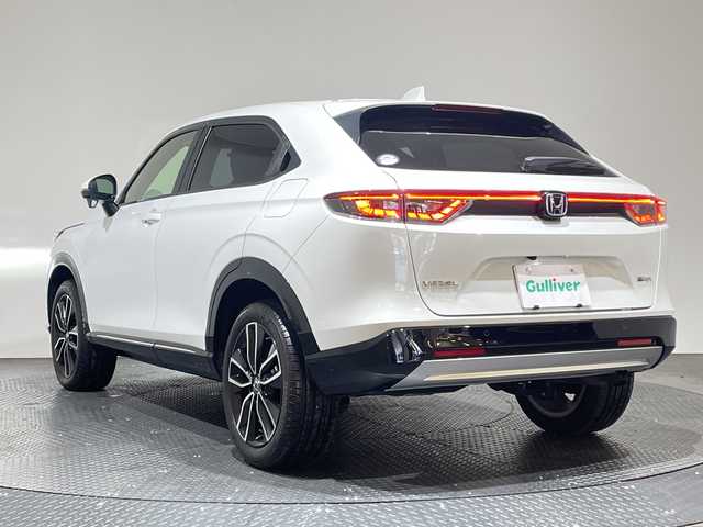 ホンダ ヴェゼル ハイブリッド e:HEV Z 愛媛県 2023(令5)年 1.7万km プラチナホワイトパール 純正9インチナビ/Bluetooth/フルセグ/USB/バックカメラ/レーダークルーズコントロール/衝突被害軽減ブレーキ/レーンキープアシスト/前後コーナーセンサー/ブラインドスポットモニター/ダウンヒルアシストコントロール/ミラー型ドライブレコーダー/LEDヘッドライト/オートマチックハイビーム/オートライト/ワイヤレス充電/シートヒーター/ステアリングヒーター/ETC/スペアキー/保証書/取扱説明書