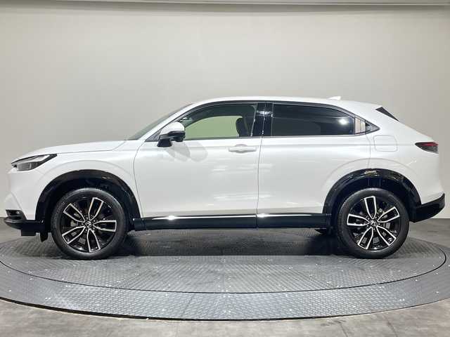 ホンダ ヴェゼル ハイブリッド e:HEV Z 愛媛県 2023(令5)年 1.7万km プラチナホワイトパール 純正9インチナビ/Bluetooth/フルセグ/USB/バックカメラ/レーダークルーズコントロール/衝突被害軽減ブレーキ/レーンキープアシスト/前後コーナーセンサー/ブラインドスポットモニター/ダウンヒルアシストコントロール/ミラー型ドライブレコーダー/LEDヘッドライト/オートマチックハイビーム/オートライト/ワイヤレス充電/シートヒーター/ステアリングヒーター/ETC/スペアキー/保証書/取扱説明書