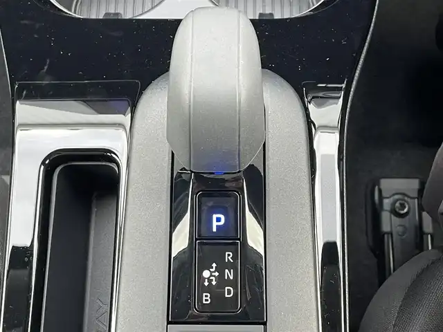 トヨタ プリウス U 滋賀県 2025(令7)年 0.6万km グレー 純正ディスプレイオーディオ/(Bluetooth/フルセグ/carplay)/トヨタセーフティーセンス/・プリクラッシュセーフティ/・レーダークルーズコントロール/・レーンキープアシスト/・標識認識/・先行車発進告知/・Autoハイビーム/LEDオートライト/電動パーキング/ブレーキホールド/バックカメラ/ETC2.0/USB/電動格納ミラー/100V電源