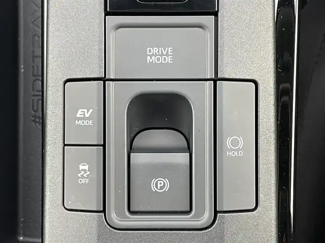 トヨタ プリウス U 滋賀県 2025(令7)年 0.6万km グレー 純正ディスプレイオーディオ/(Bluetooth/フルセグ/carplay)/トヨタセーフティーセンス/・プリクラッシュセーフティ/・レーダークルーズコントロール/・レーンキープアシスト/・標識認識/・先行車発進告知/・Autoハイビーム/LEDオートライト/電動パーキング/ブレーキホールド/バックカメラ/ETC2.0/USB/電動格納ミラー/100V電源