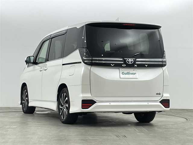 トヨタ ヴォクシー ハイブリッド S－Z 福島県 2023(令5)年 0.6万km ホワイトパールクリスタルシャイン トヨタセーフティセンス/・衝突被害軽減ブレーキ/・交差点事故防止/・アクティブアクティブ操舵機能/・プロアクティブドライビング/・レーダークルーズコントロール/・レーンキープアシスト/・オートマチックハイビーム/純正8インチディスプレイオーディオ/・BT/USB/Miracast/FM/AM/・ETC/・バックカメラ/・前後ドライブレコーダー/電子ブレーキホールド/・ブレーキホールド/3列目シート/・ウォークスルー/・2列目ロールサンシェード/両側パワースライドドア/革巻きステアリング/・ステアリングリモコン/ハーフレザーシート/・D+N席シートヒーター/USB充電ポート/プッシュスタート/・スマートキー/LEDヘッドライト/・オートライト/・ヘッドライトレベライザー/純正フロアマット/純正ドアバイザー/純正17インチAW