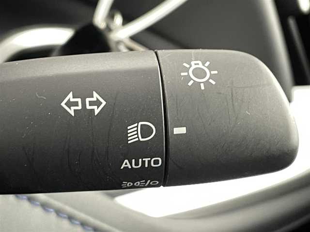 トヨタ ヴォクシー ハイブリッド S－Z 福島県 2023(令5)年 0.6万km ホワイトパールクリスタルシャイン トヨタセーフティセンス/・衝突被害軽減ブレーキ/・交差点事故防止/・アクティブアクティブ操舵機能/・プロアクティブドライビング/・レーダークルーズコントロール/・レーンキープアシスト/・オートマチックハイビーム/純正8インチディスプレイオーディオ/・BT/USB/Miracast/FM/AM/・ETC/・バックカメラ/・前後ドライブレコーダー/電子ブレーキホールド/・ブレーキホールド/3列目シート/・ウォークスルー/・2列目ロールサンシェード/両側パワースライドドア/革巻きステアリング/・ステアリングリモコン/ハーフレザーシート/・D+N席シートヒーター/USB充電ポート/プッシュスタート/・スマートキー/LEDヘッドライト/・オートライト/・ヘッドライトレベライザー/純正フロアマット/純正ドアバイザー/純正17インチAW