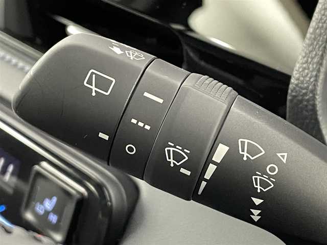 トヨタ ヴォクシー ハイブリッド S－Z 福島県 2023(令5)年 0.6万km ホワイトパールクリスタルシャイン トヨタセーフティセンス/・衝突被害軽減ブレーキ/・交差点事故防止/・アクティブアクティブ操舵機能/・プロアクティブドライビング/・レーダークルーズコントロール/・レーンキープアシスト/・オートマチックハイビーム/純正8インチディスプレイオーディオ/・BT/USB/Miracast/FM/AM/・ETC/・バックカメラ/・前後ドライブレコーダー/電子ブレーキホールド/・ブレーキホールド/3列目シート/・ウォークスルー/・2列目ロールサンシェード/両側パワースライドドア/革巻きステアリング/・ステアリングリモコン/ハーフレザーシート/・D+N席シートヒーター/USB充電ポート/プッシュスタート/・スマートキー/LEDヘッドライト/・オートライト/・ヘッドライトレベライザー/純正フロアマット/純正ドアバイザー/純正17インチAW